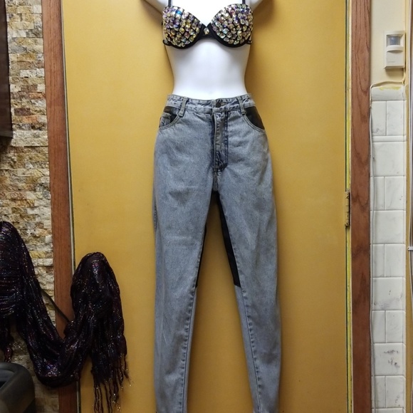 VINTAGE JEANS WTH A HEART SHAPE ON THE BACKSIDE - Picture 4 of 16